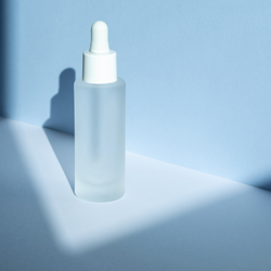 Why is frosted glass bottles used in cosmetic packaging?