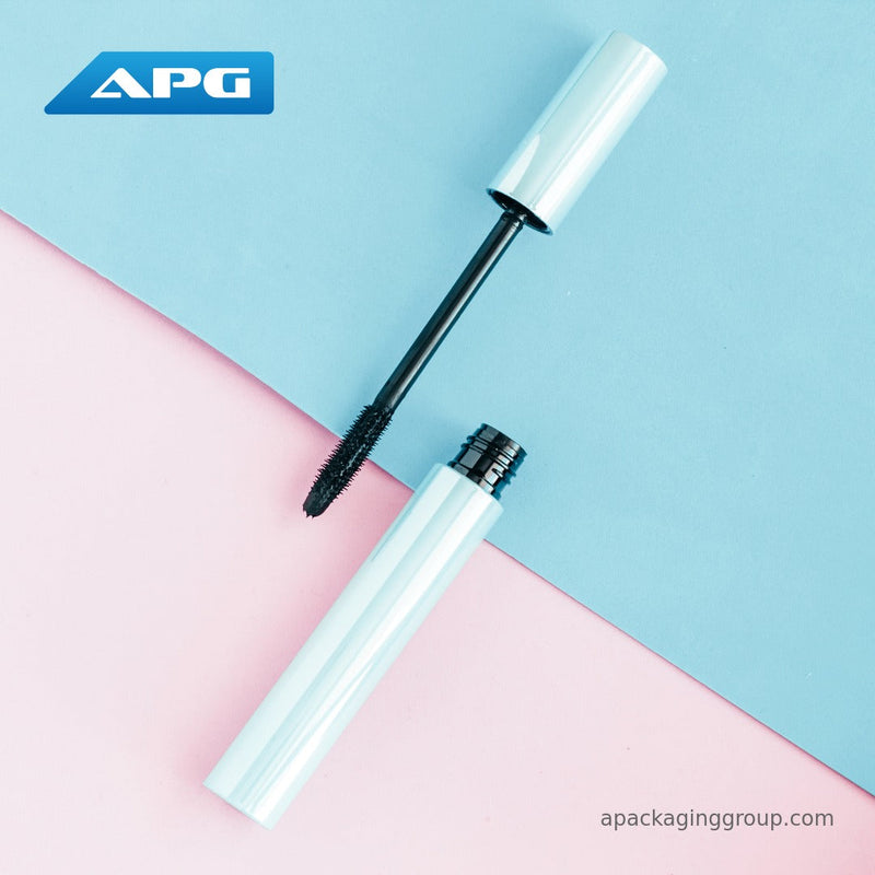 What types of applicators are available for mascara tubes?