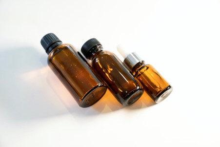 Benefits of using amber glass jars for beauty products