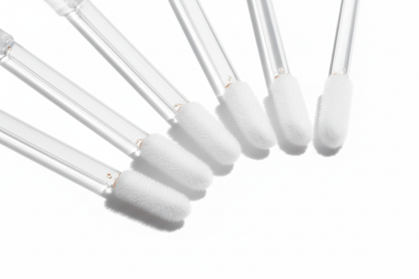 What are the innovative designs for lip gloss applicators available?