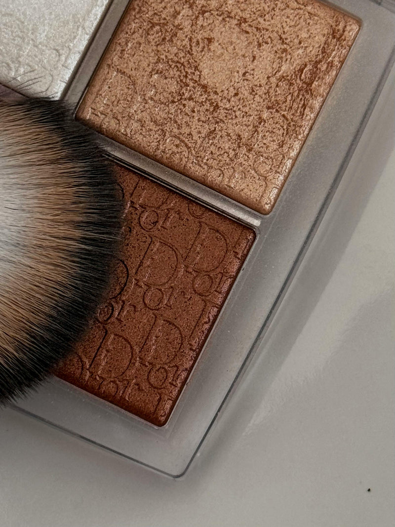 Where do you put a face palette?